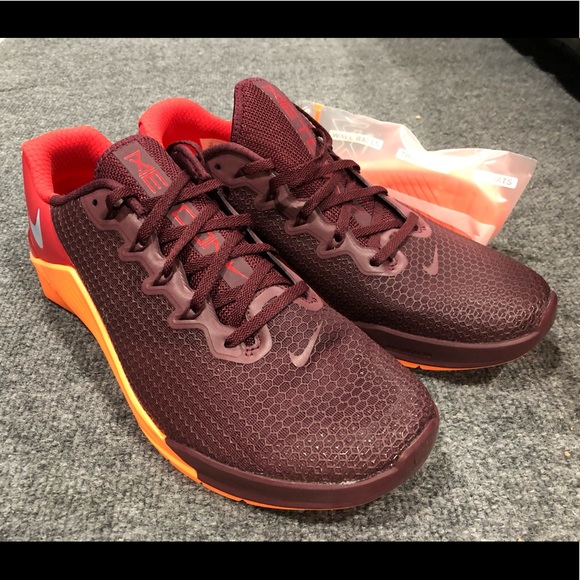 nike metcon maroon